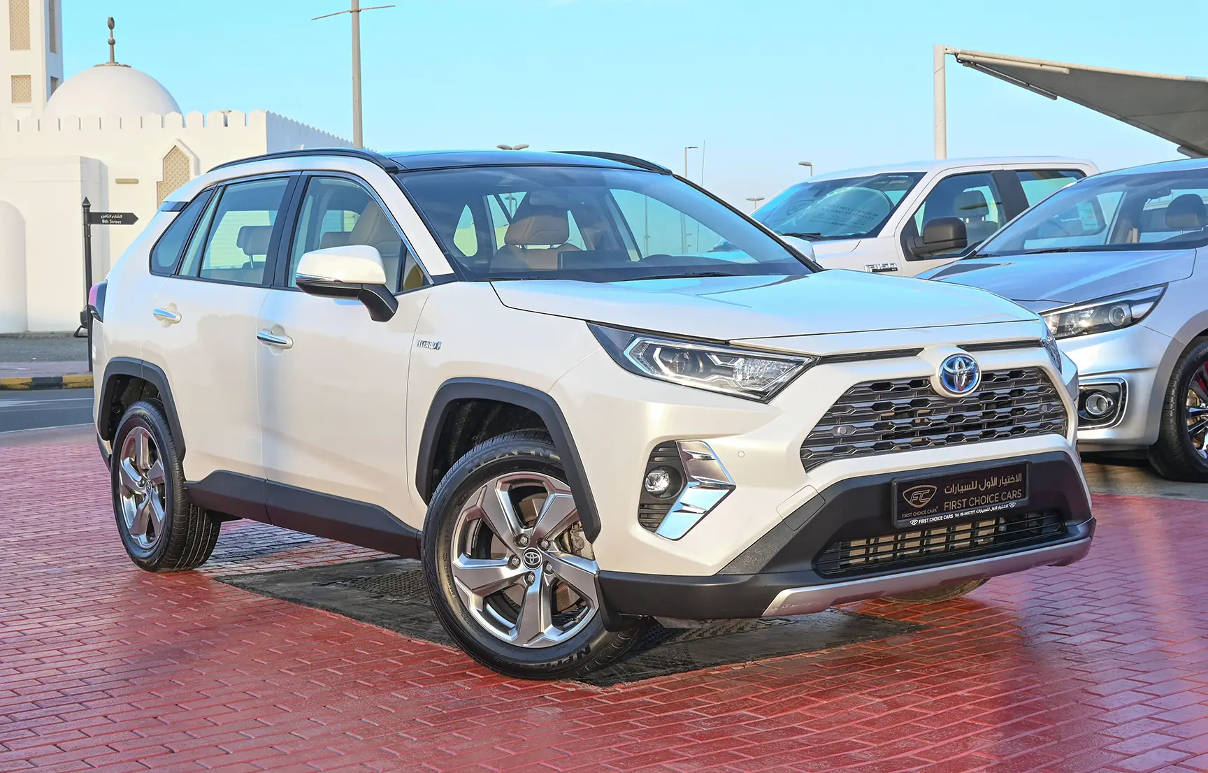 Used 2019 Toyota RAV4 VXR White – Right Front Diagonal (45°) View at First Choice Cars Sharjah