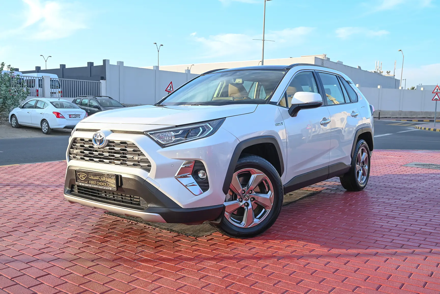 Used 2019 Toyota RAV4 VXR in White – Left Front Diagonal (45°) View for Sale at First Choice Cars Dubai Sharjah