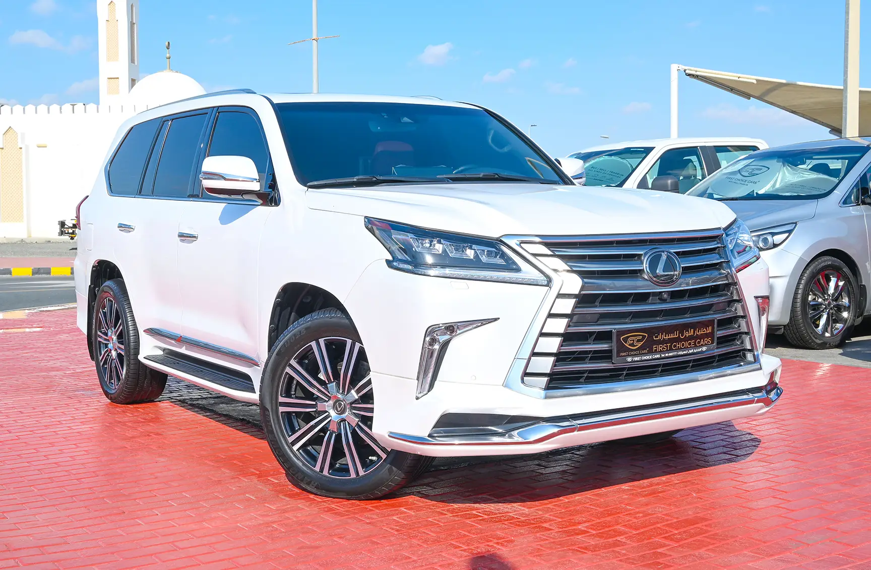 Used 2021 Lexus LX 570 25th Anniversary Edition in White – Right Front Diagonal (45°) View