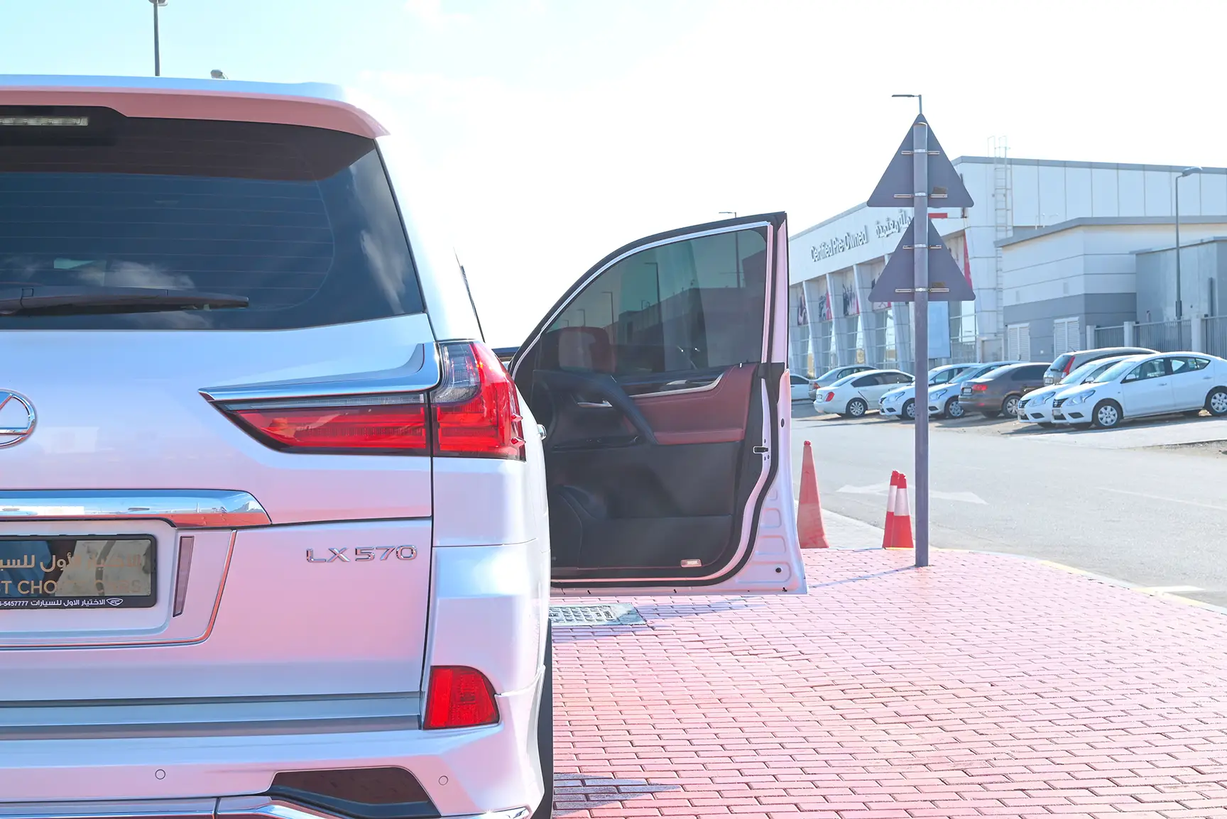Used 2021 Lexus LX 570 25th Anniversary Edition in White – Taillight Close-up