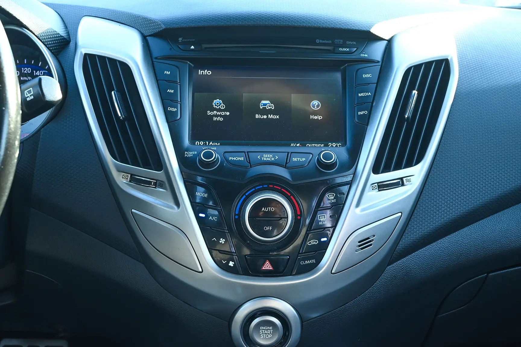 Used 2015 Hyundai Veloster GL Silver – Infotainment / Touchscreen System at First Choice Cars Sharjah