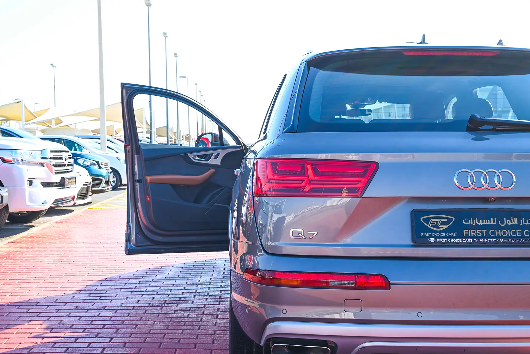 Used 2016 Audi Q7 S-Line Grey – Taillight Close-up at First Choice Cars Sharjah
