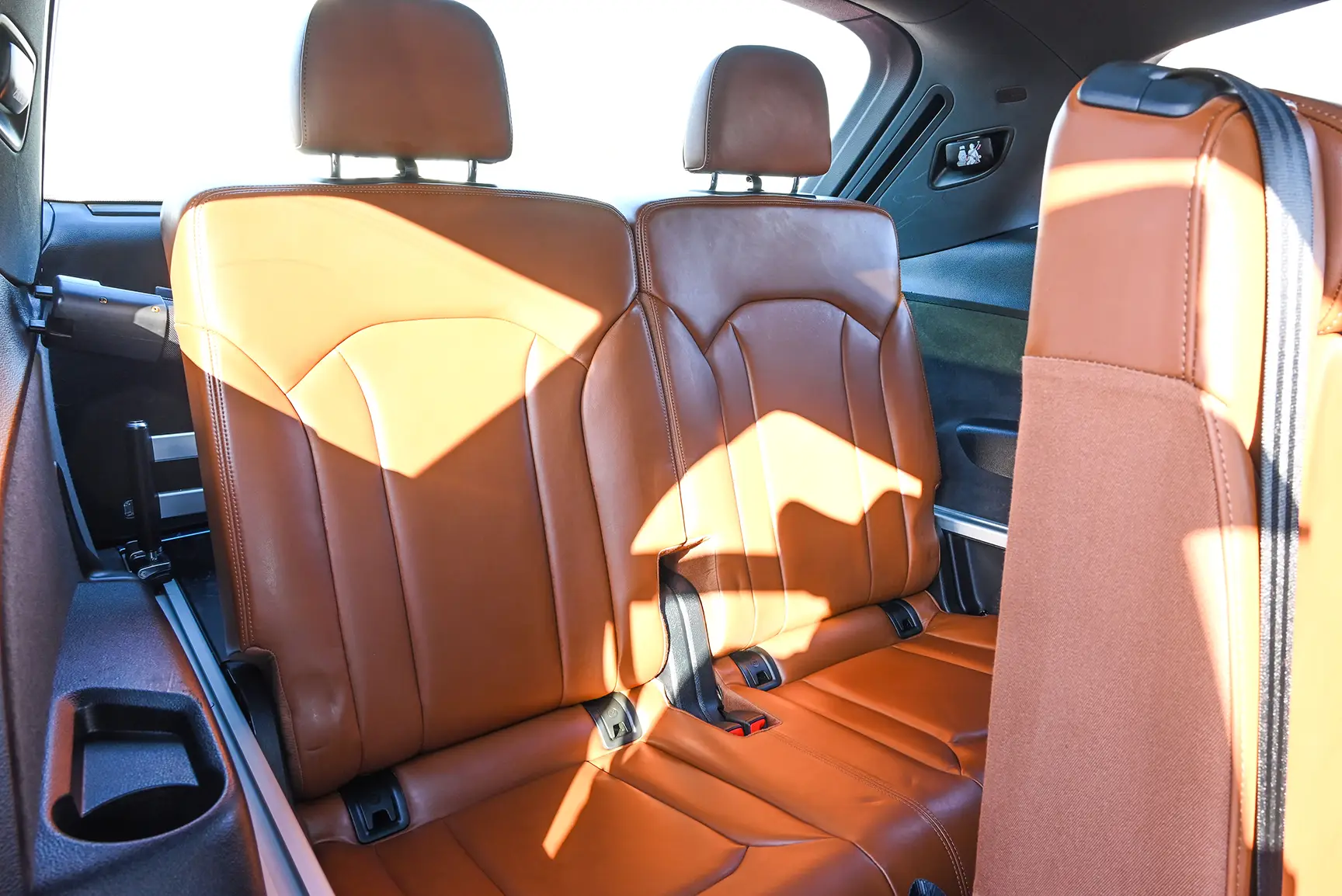 Used 2016 Audi Q7 S-Line Grey – Third Row Right Seat View at First Choice Cars Sharjah