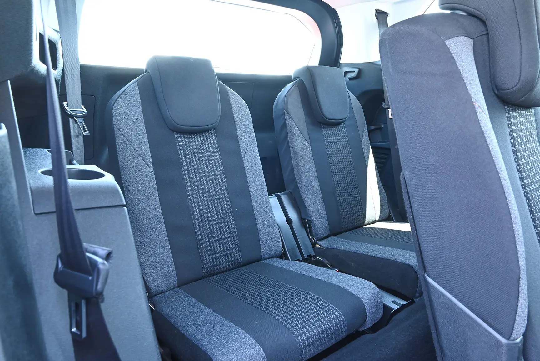 Used 2018 Peugeot 5008 Active Blue – Third Row Right Seat View at First Choice Cars Sharjah