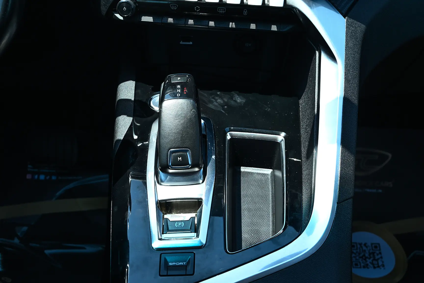 Used 2018 Peugeot 5008 Active Blue – Center Console & Gear Shifter at First Choice Cars Sharjah