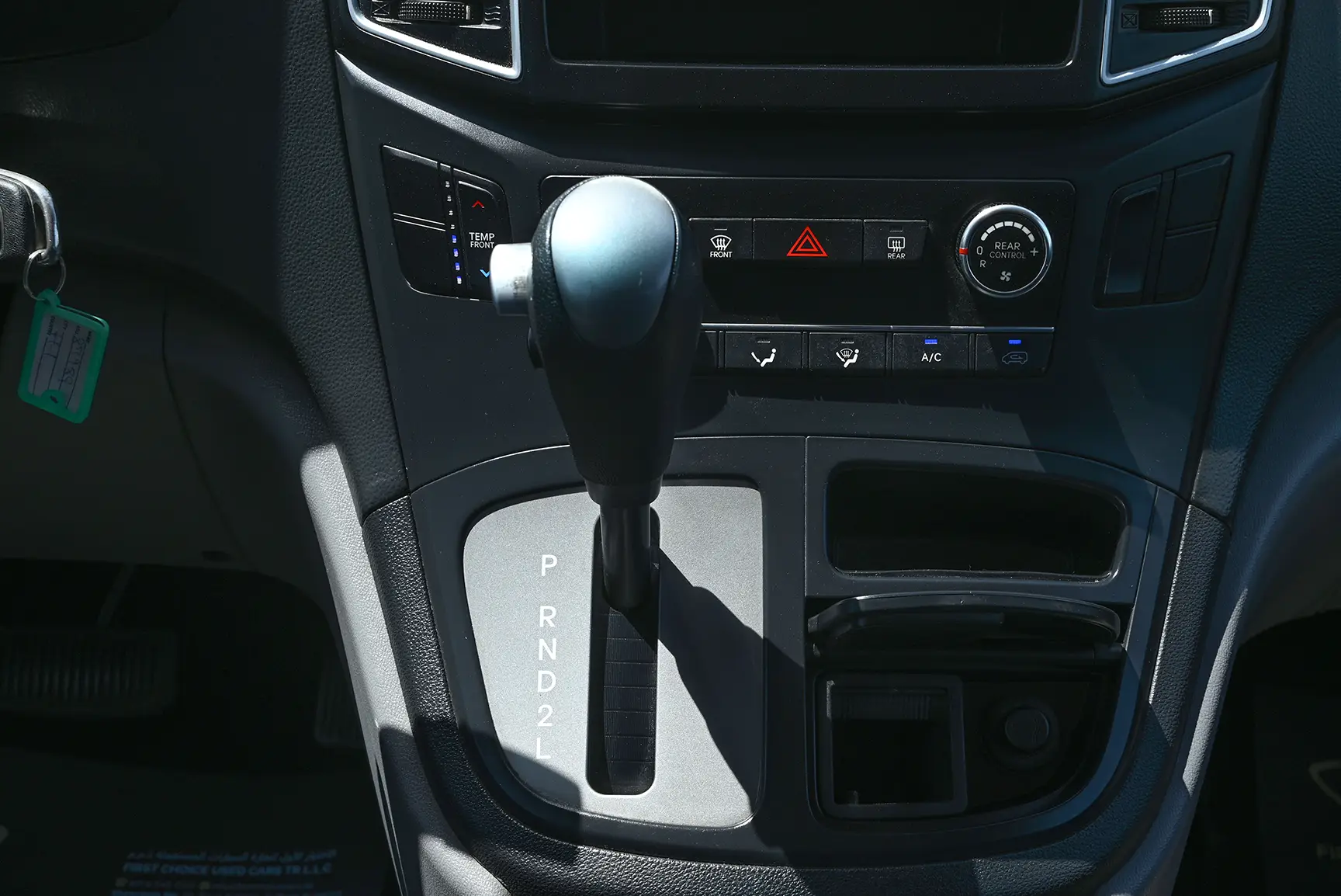 Used 2018 Hyundai H1 12-Seater Wagon White – Center Console & Gear Shifter at First Choice Cars Sharjah