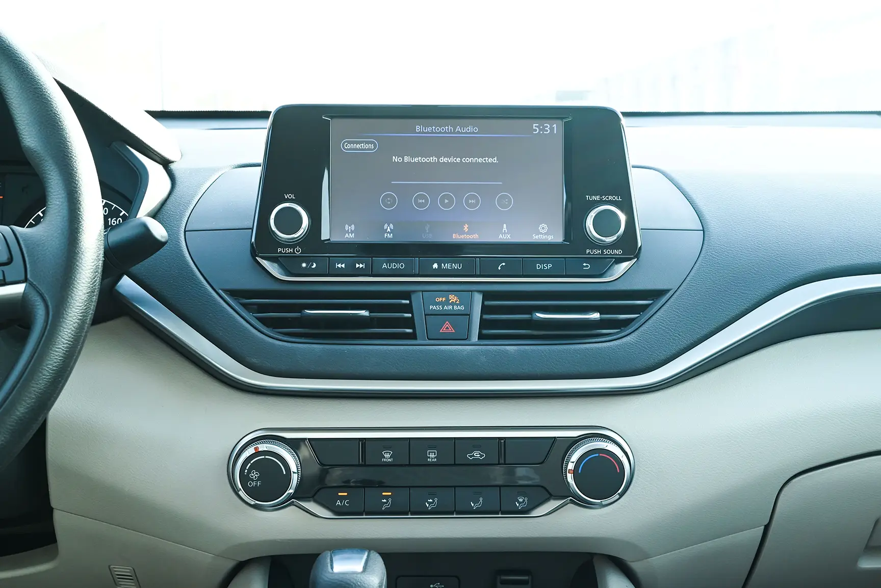 Used 2022 Nissan Altima S White – Infotainment / Touchscreen System at First Choice Cars Sharjah