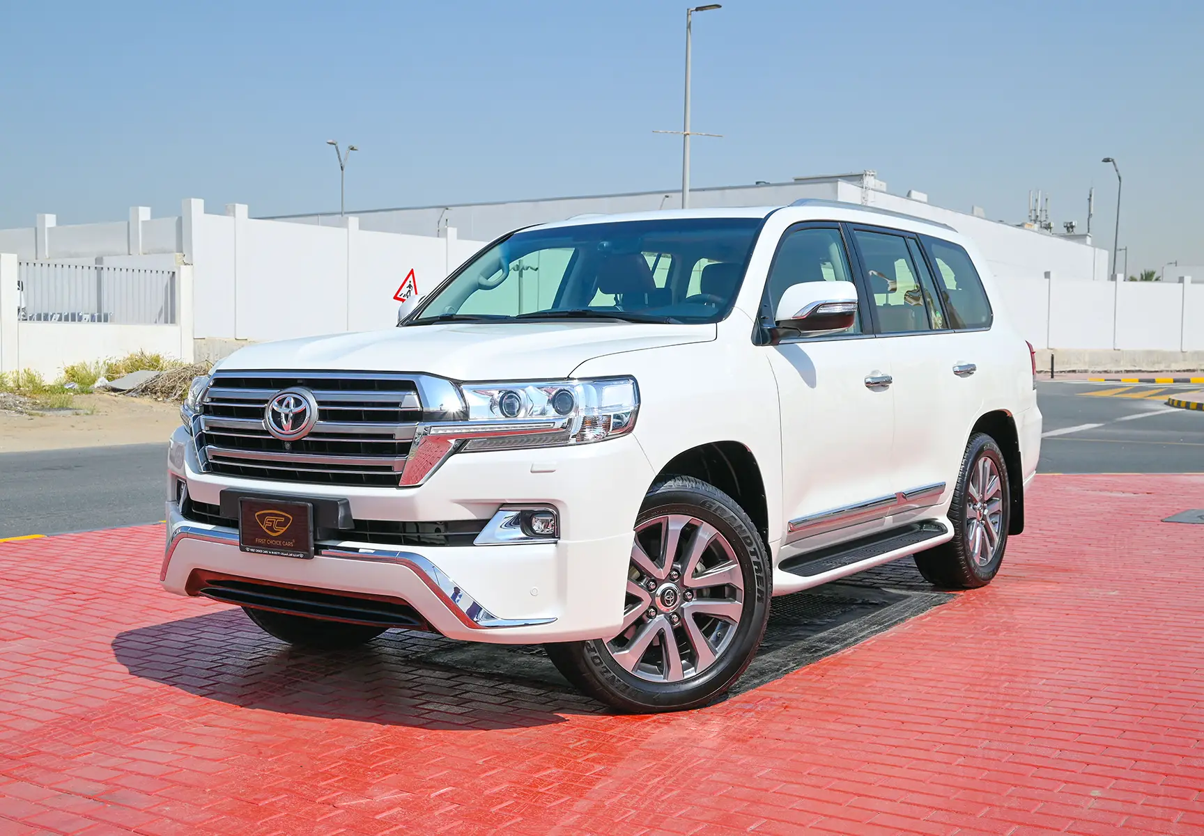 Used 2017 Toyota Land Cruiser VXR White – Left Front Diagonal (45°) View at First Choice Cars Sharjah