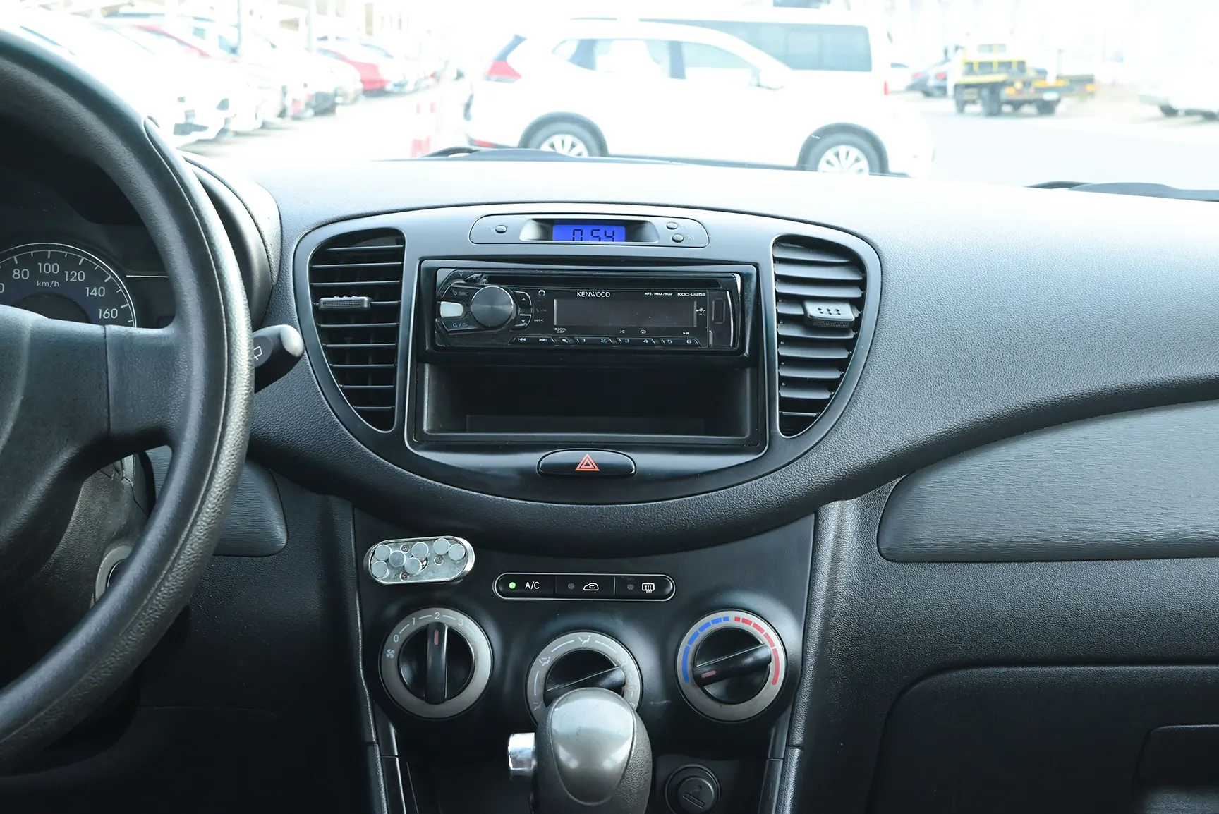 Used 2015 Hyundai i10 GL Silver – Infotainment / Touchscreen System at First Choice Cars Sharjah