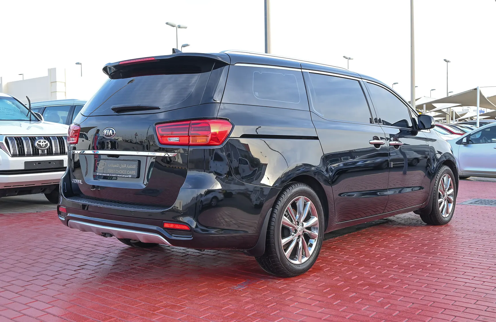 Used 2019 KIA Carnival Ex Black – Right Back Diagonal (45°) View at First Choice Cars Sharjah