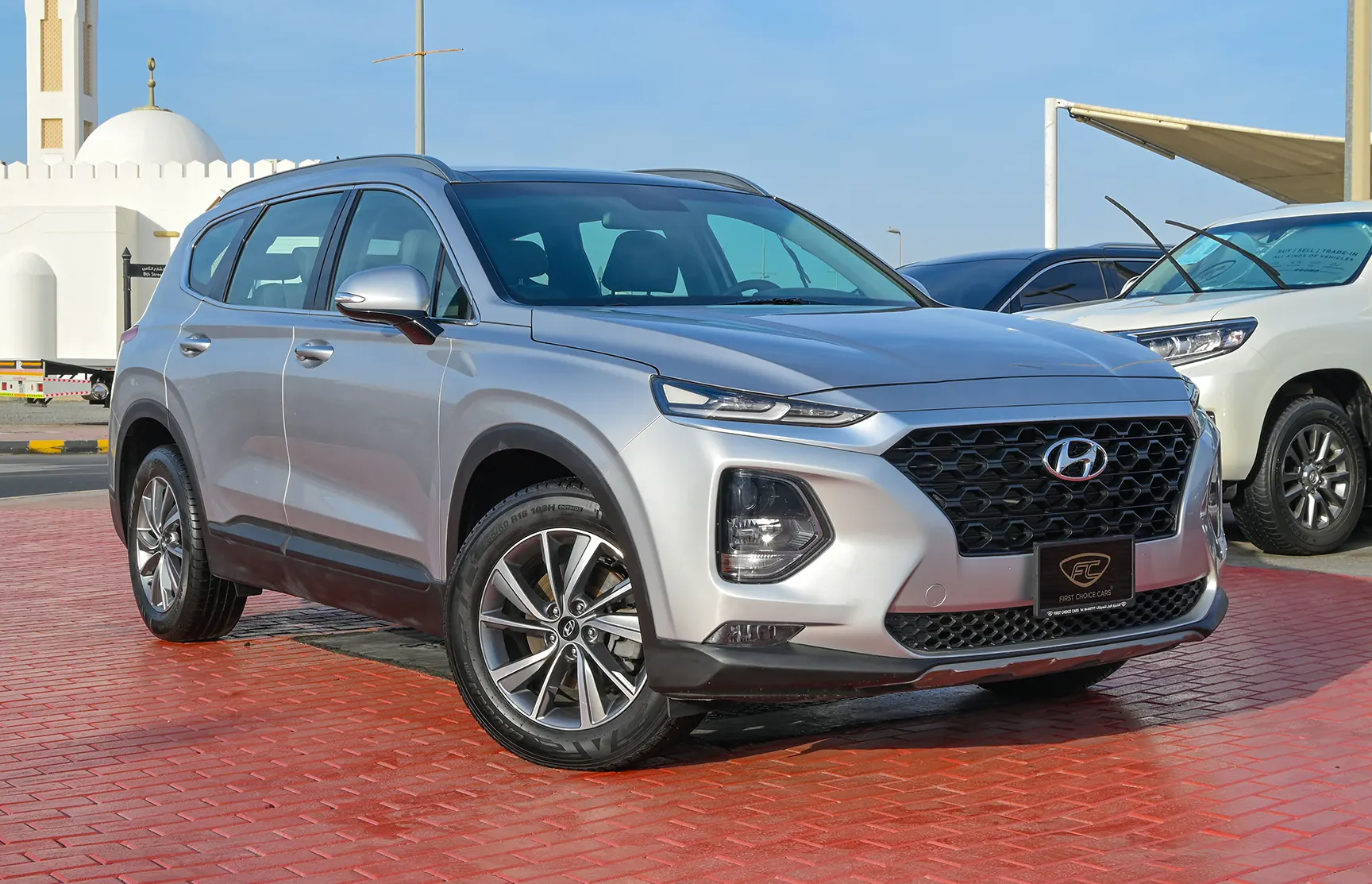 Used 2020 Hyundai Santa Fe GLS Silver – Right Front Diagonal (45°) View at First Choice Cars Sharjah