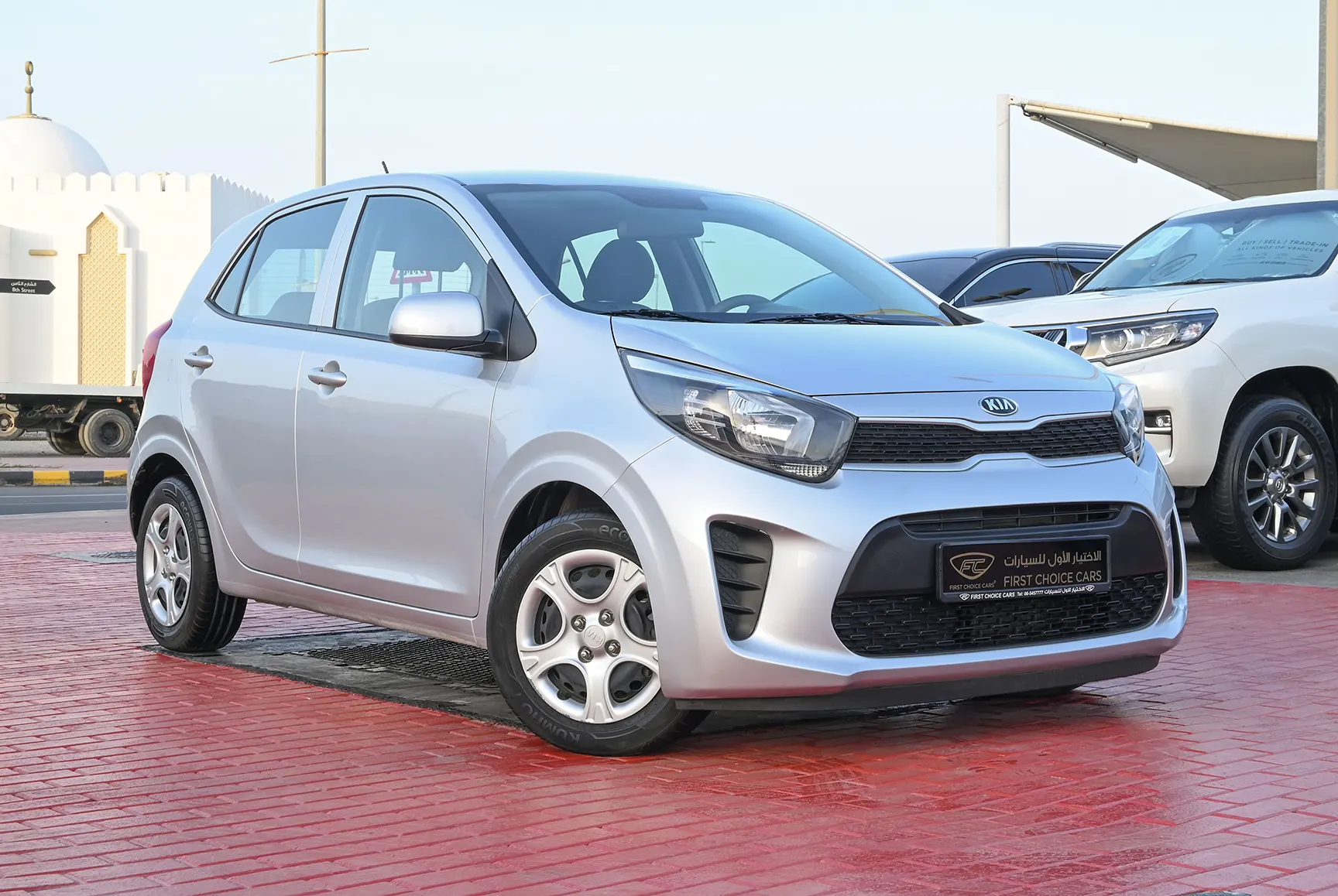 Used 2020 KIA Picanto Ex Silver – Right Front Diagonal (45°) View at First Choice Cars Sharjah