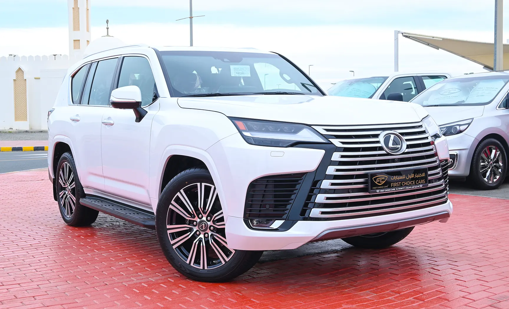 Used 2023 Lexus LX-Series LX 600 Signature White – Right Front Diagonal (45°) View at First Choice Cars Sharjah