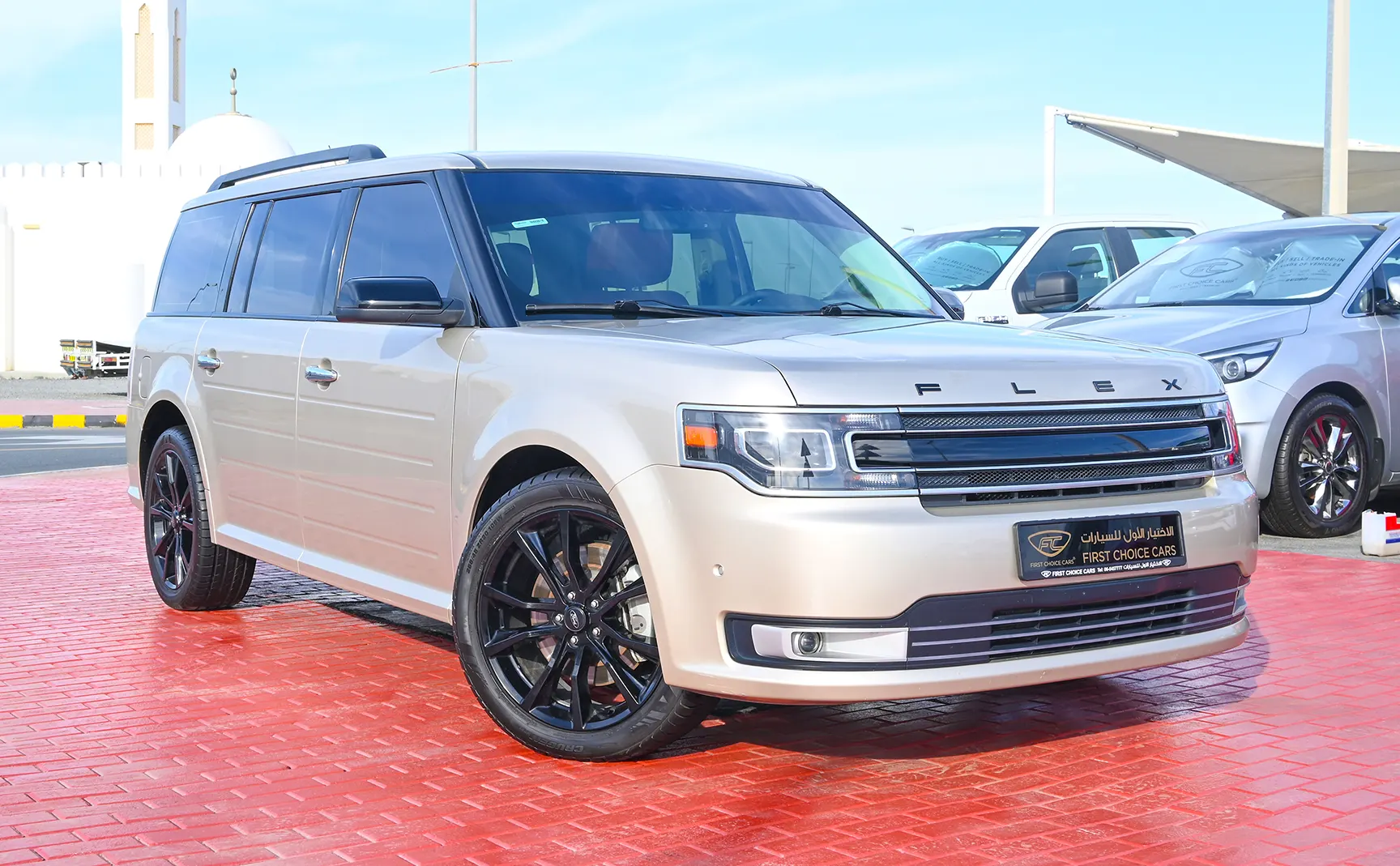 Used 2017 Ford Flex Limited in White – Right Front Diagonal (45°) View for Sale at First Choice Cars Dubai Sharjah