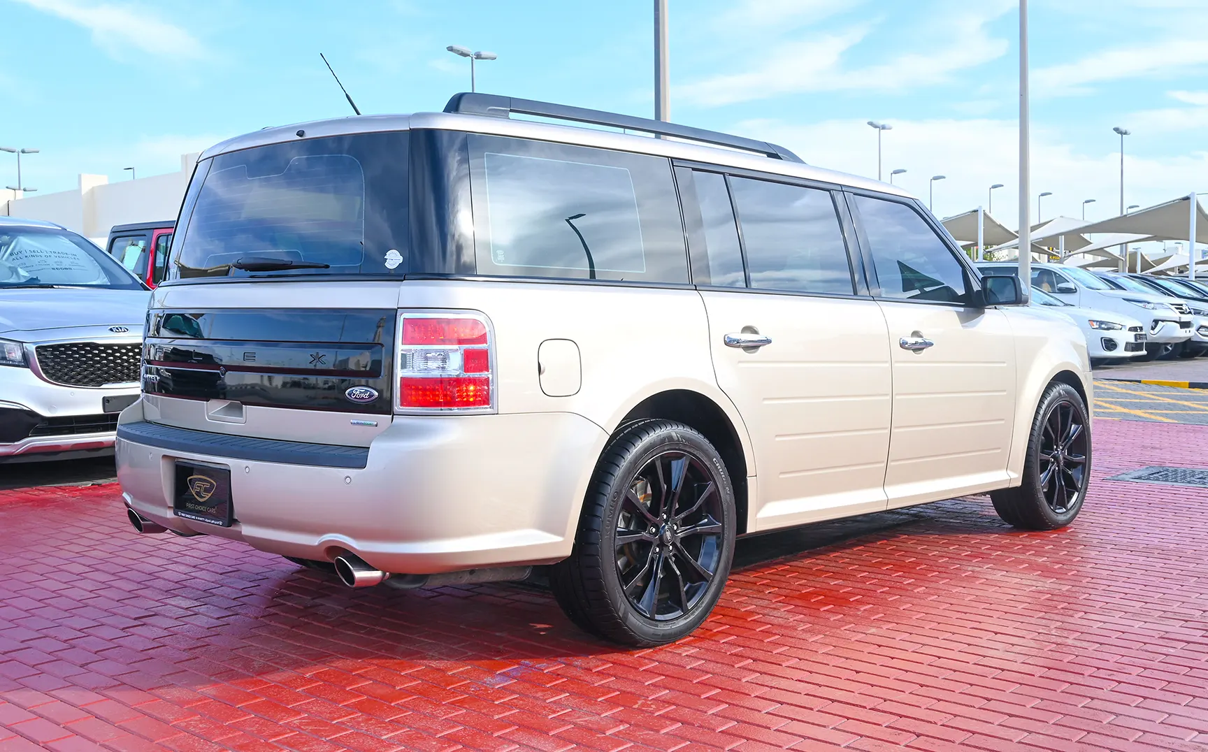 Used 2017 Ford Flex Limited in White – Right Back Diagonal (45°) View for Sale at First Choice Cars Dubai Sharjah