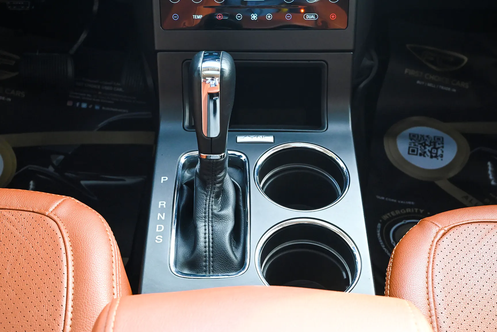 Used 2017 Ford Flex Limited White – Center Console & Gear Shifter at First Choice Cars Sharjah