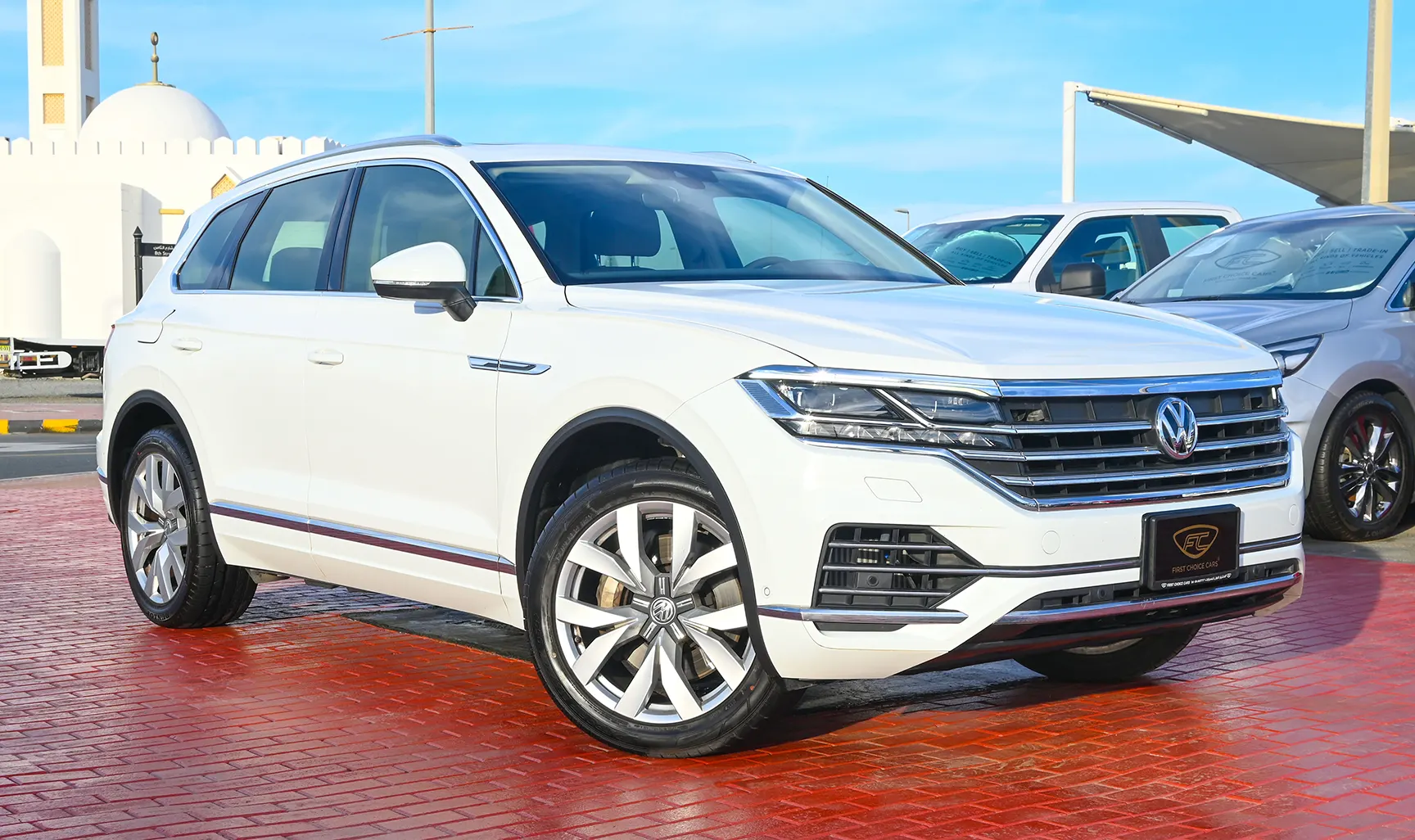 Used 2018 Volkswagen Touareg Atmosphere Highline White – Right Front Diagonal (45°) View at First Choice Cars Sharjah