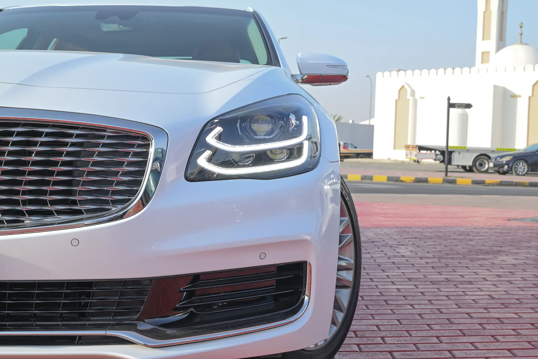 Used 2020 KIA K-900 GDI 3.8L V6 White – Headlight Close-up at First Choice Cars Sharjah