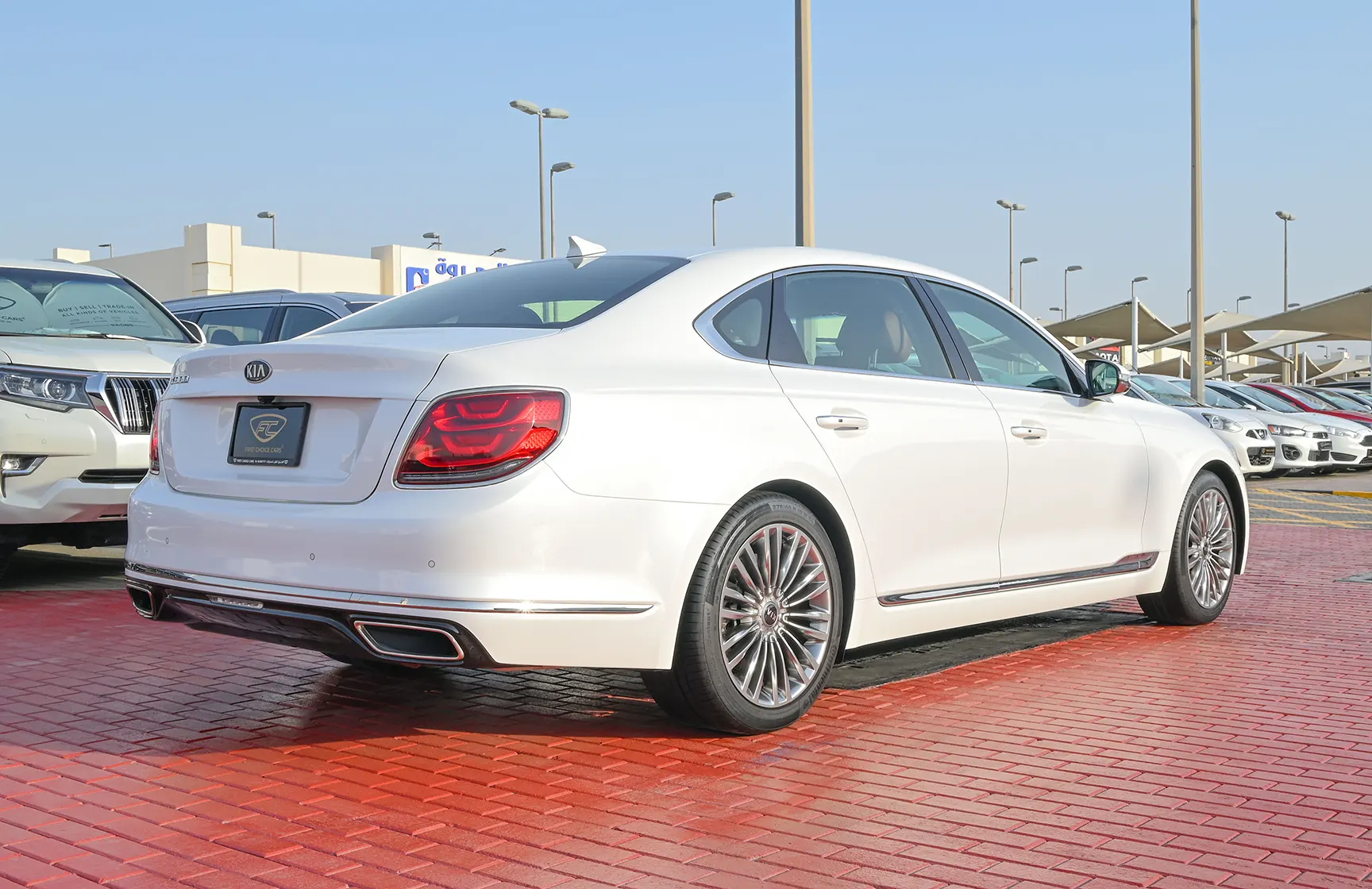 Used 2020 KIA K-900 GDI 3.8L V6 White – Right Back Diagonal (45°) View at First Choice Cars Sharjah
