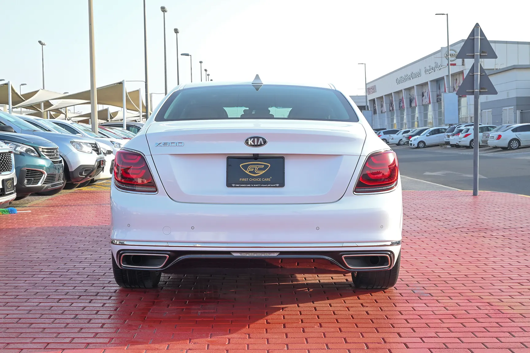 Used 2020 KIA K-900 GDI 3.8L V6 White – Back/Rear View at First Choice Cars Sharjah