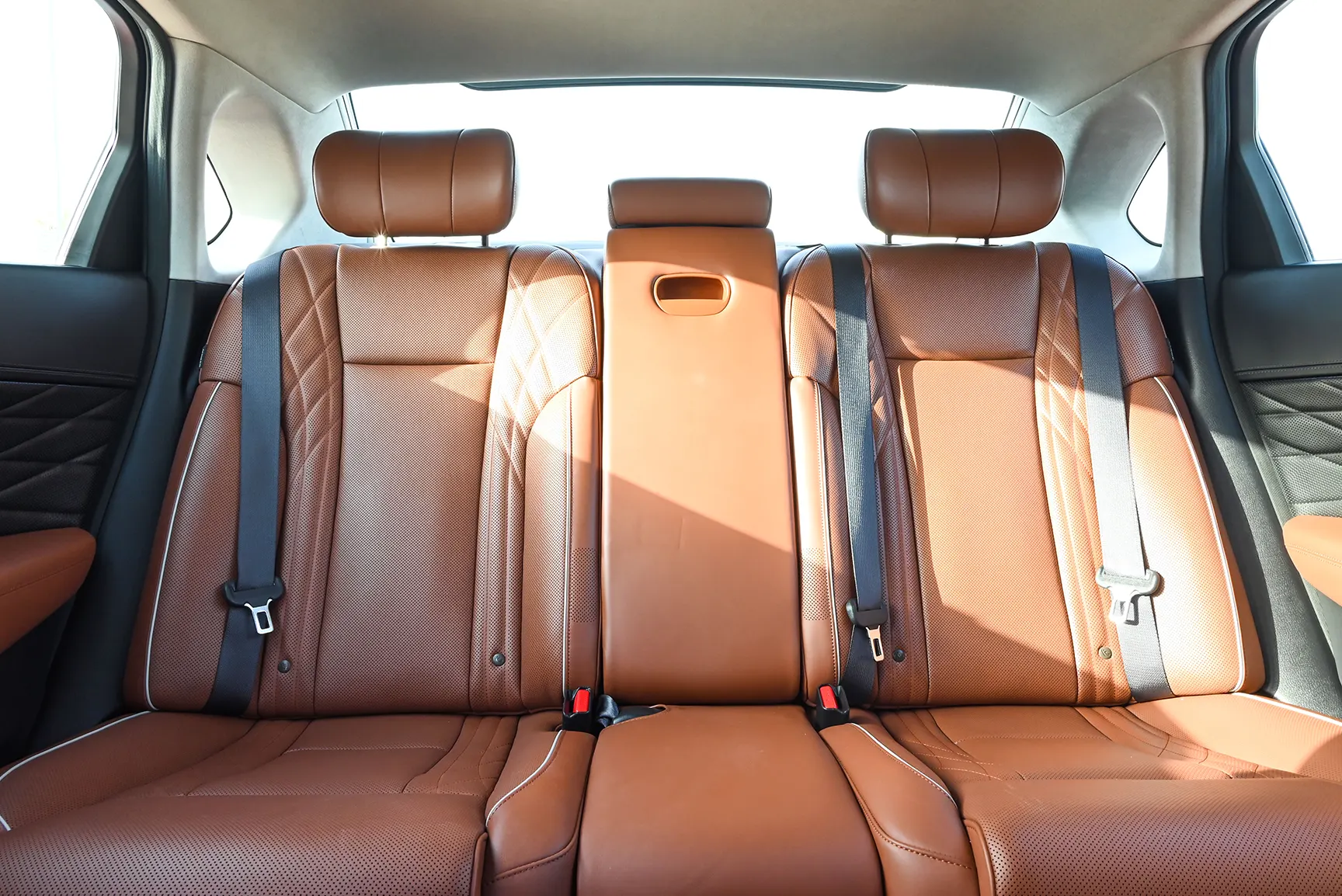 Used 2020 KIA K-900 GDI 3.8L V6 White – Rear Seat View at First Choice Cars Sharjah