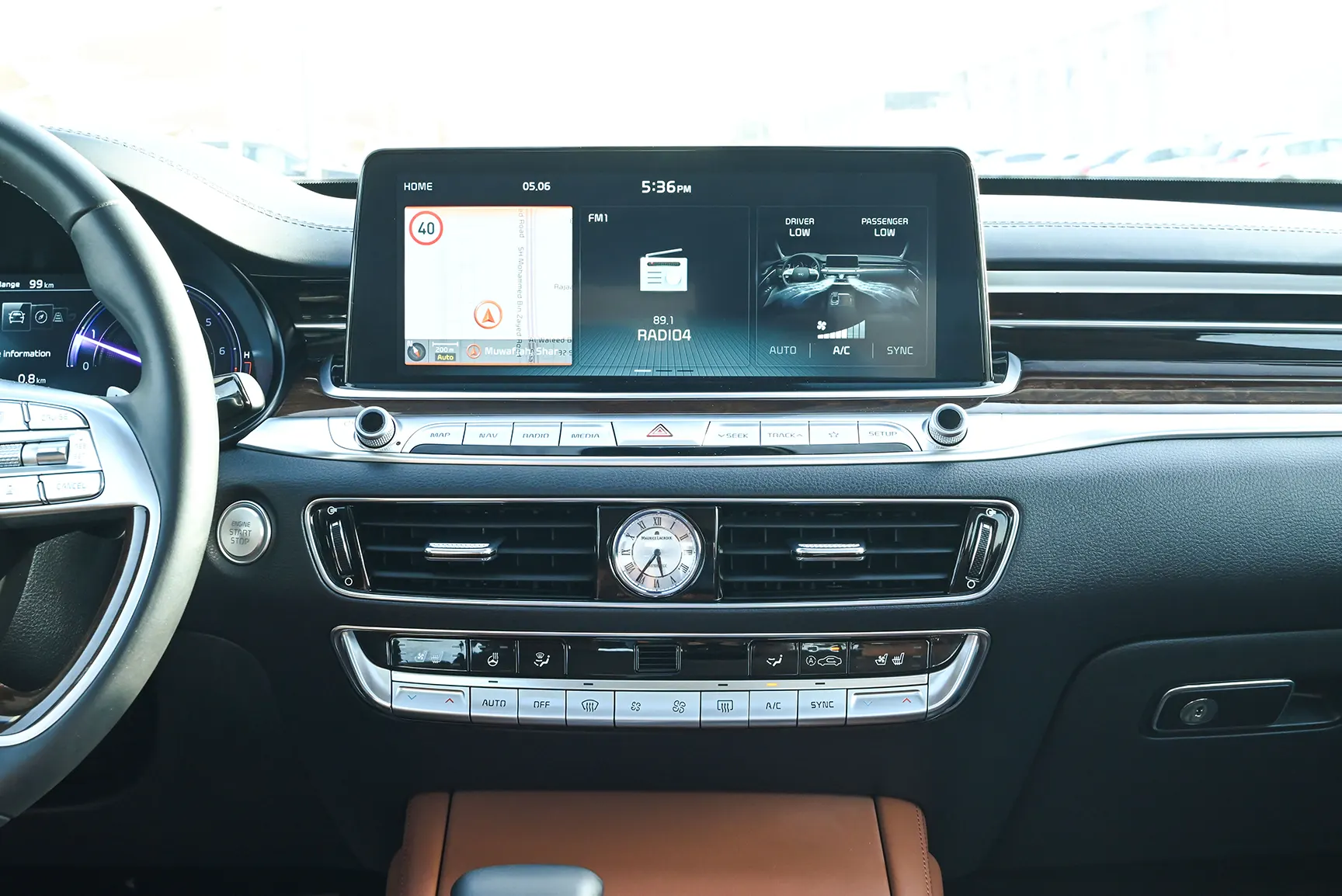 Used 2020 KIA K-900 GDI 3.8L V6 White – Infotainment / Touchscreen System at First Choice Cars Sharjah