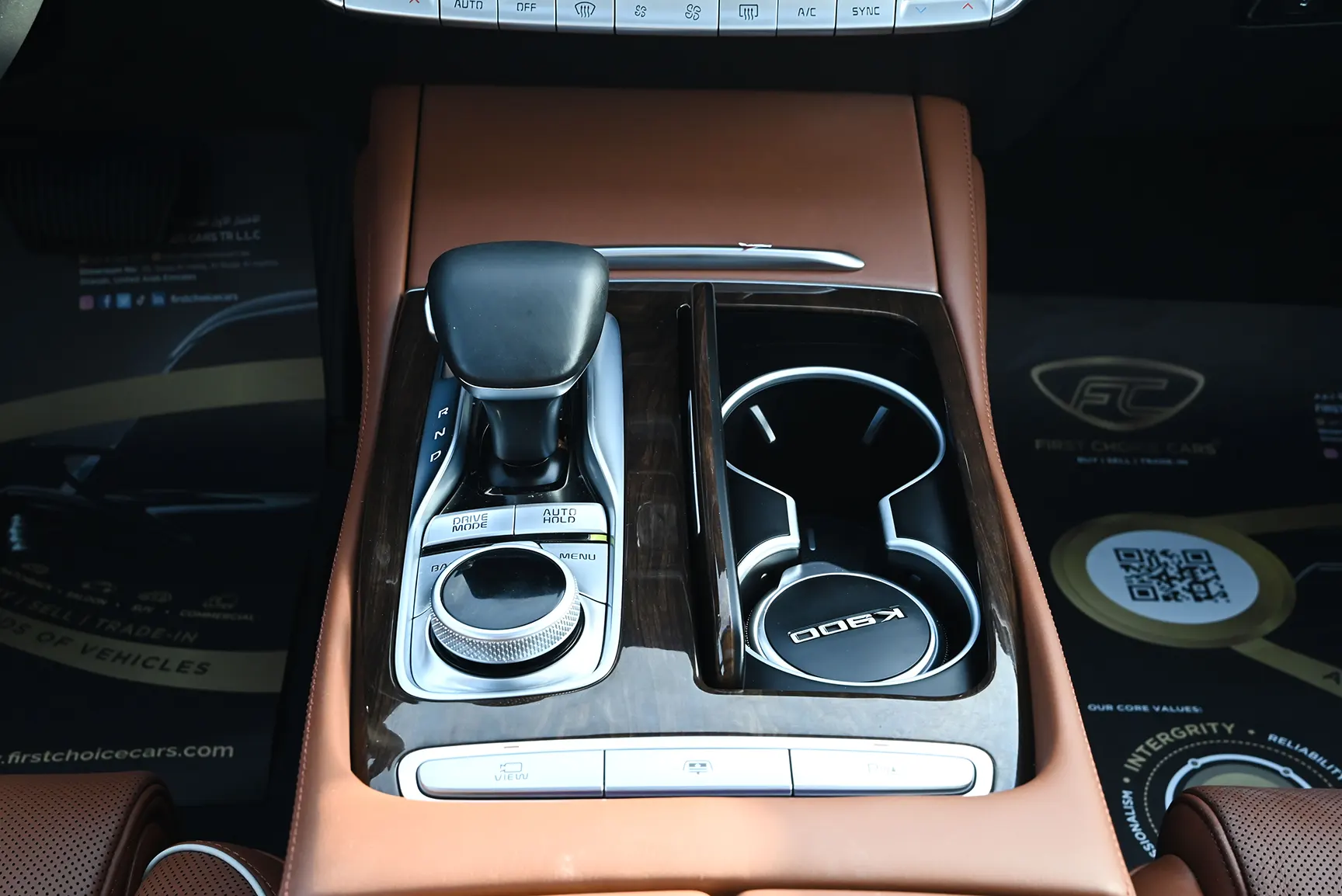 Used 2020 KIA K-900 GDI 3.8L V6 White – Center Console & Gear Shifter at First Choice Cars Sharjah