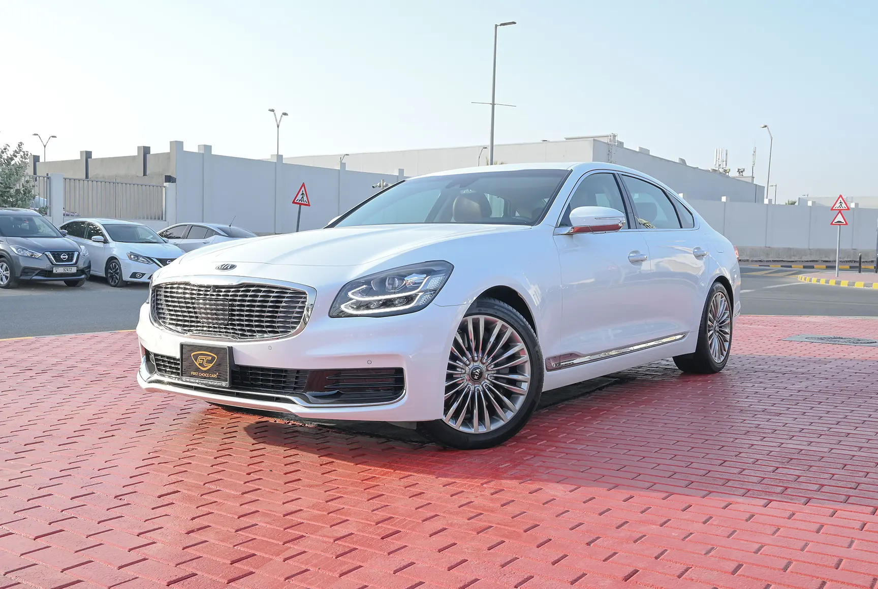 Used 2020 KIA K-900 GDI 3.8L V6 White – Left Front Diagonal (45°) View at First Choice Cars Sharjah