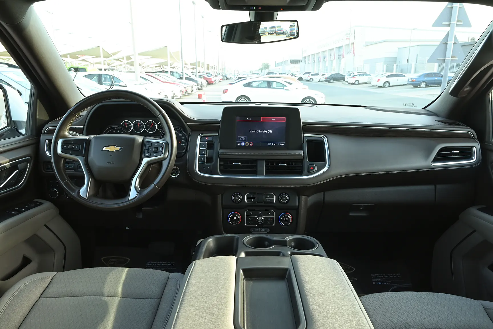 Used 2021 Chevrolet Tahoe LS White – Front Cabin / Dashboard Full View at First Choice Cars Sharjah