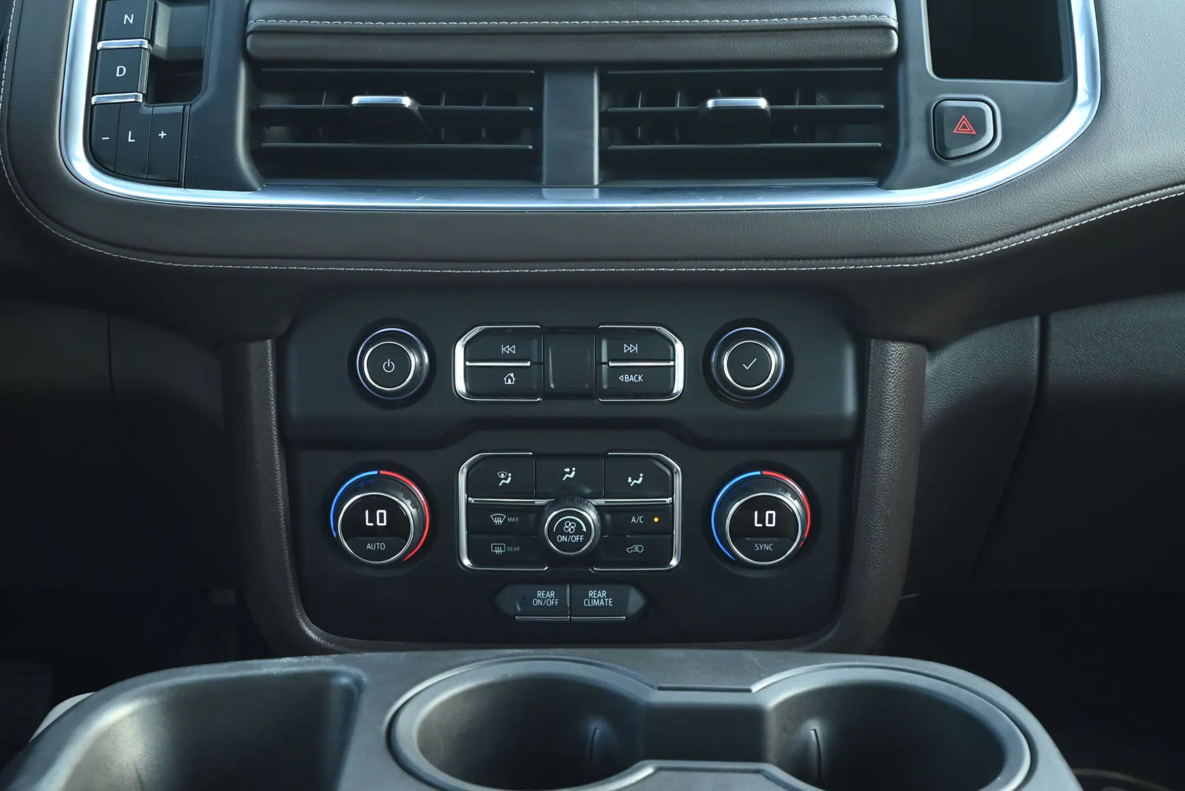 Used 2021 Chevrolet Tahoe LS White – Infotainment / Touchscreen System at First Choice Cars Sharjah