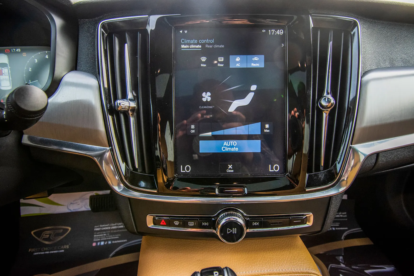 Used 2019 Volvo S90 T5 White – Infotainment / Touchscreen System at First Choice Cars Sharjah