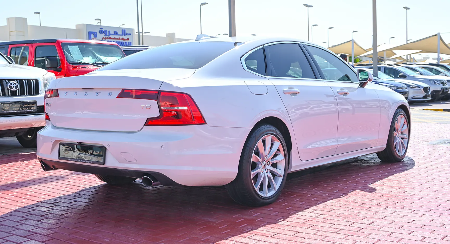 Used 2019 Volvo S90 T5 White – Right Back Diagonal (45°) View at First Choice Cars Sharjah