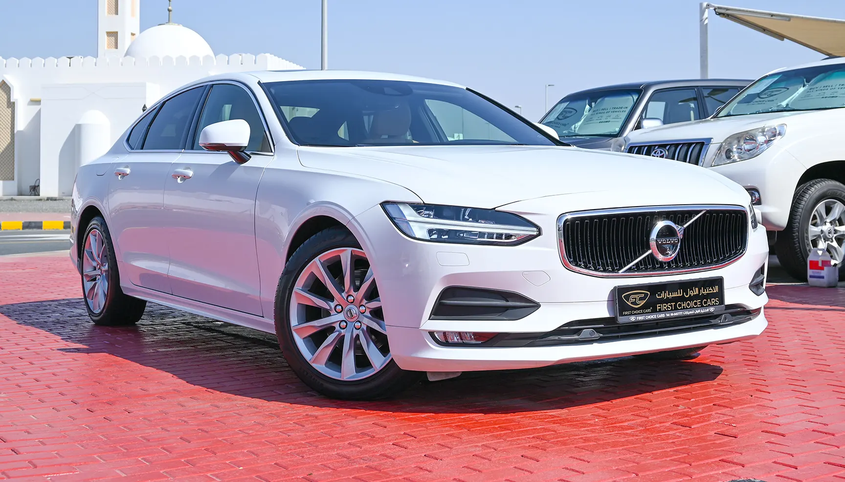 Used 2019 Volvo S90 T5 White – Right Front Diagonal (45°) View at First Choice Cars Sharjah