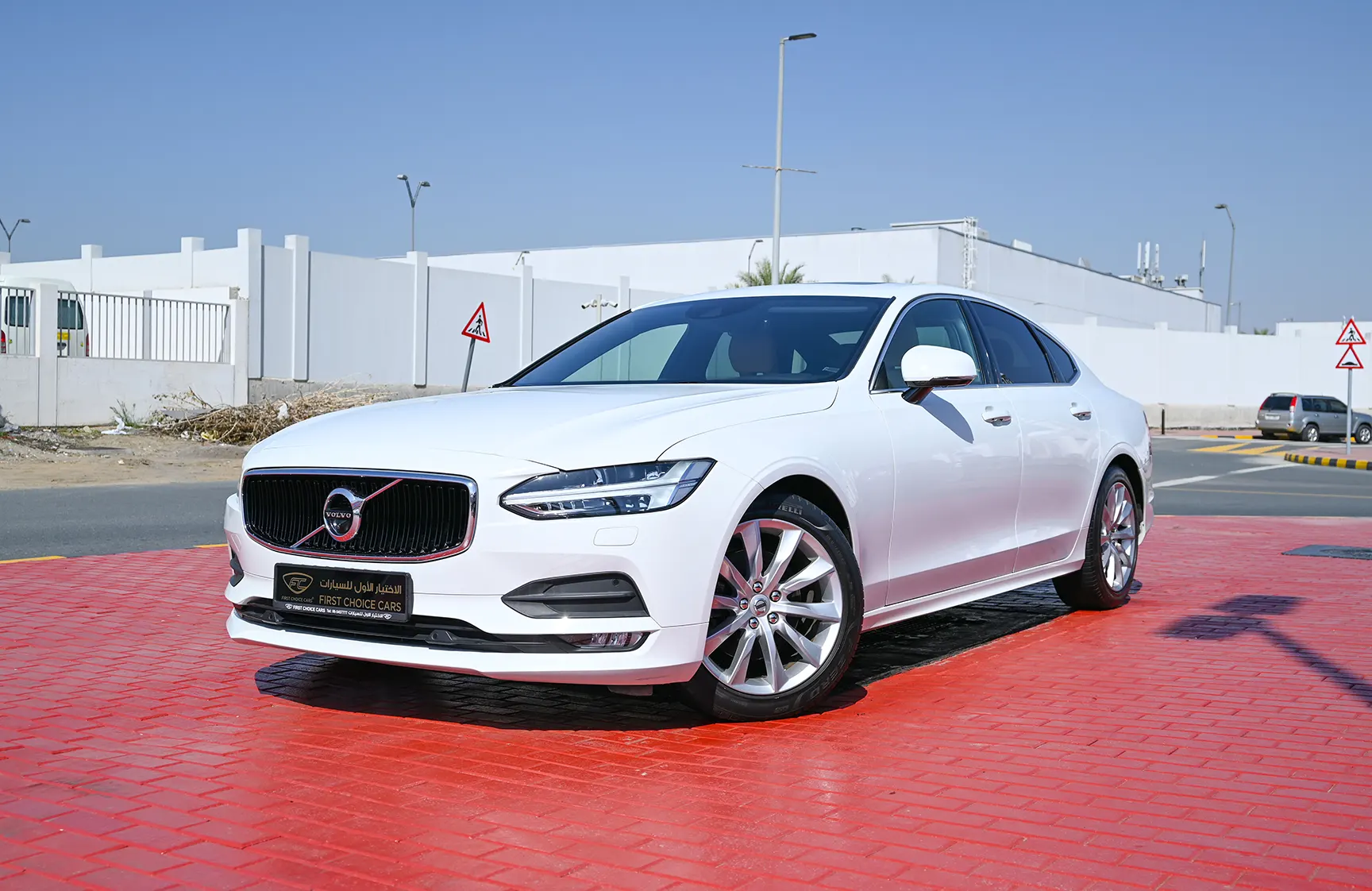 Used 2019 Volvo S90 T5 White – Left Front Diagonal (45°) View at First Choice Cars Sharjah