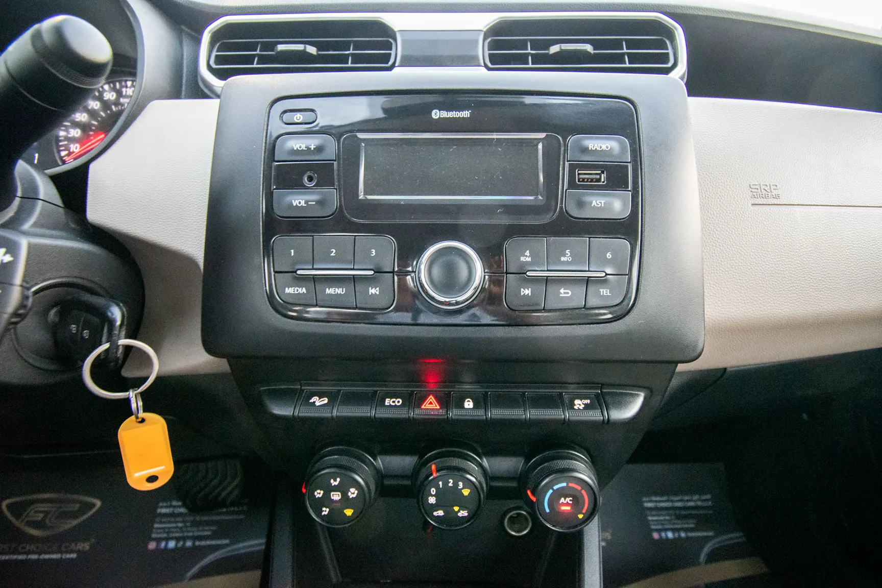 Used 2020 Renault Duster Se White – Infotainment / Touchscreen System at First Choice Cars Sharjah