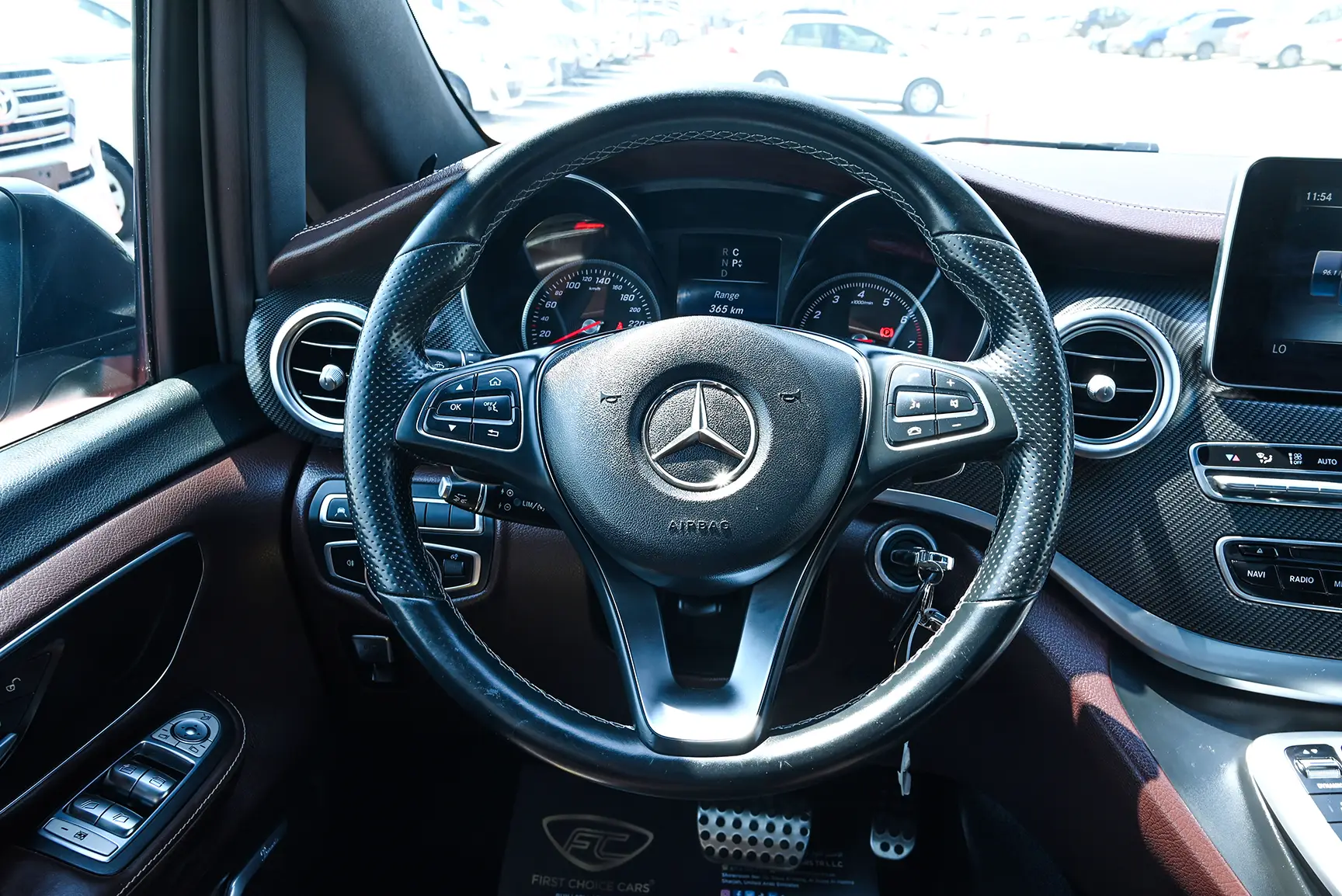 Used 2018 Mercedes Benz V-Class V 250 Exclusive White – Steering Wheel & Instrument Cluster at First Choice Cars Sharjah