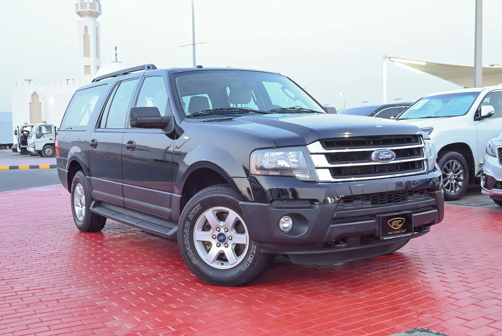 Used 2016 Ford Expedition XL Black – Right Front Diagonal (45°) View at First Choice Cars Sharjah