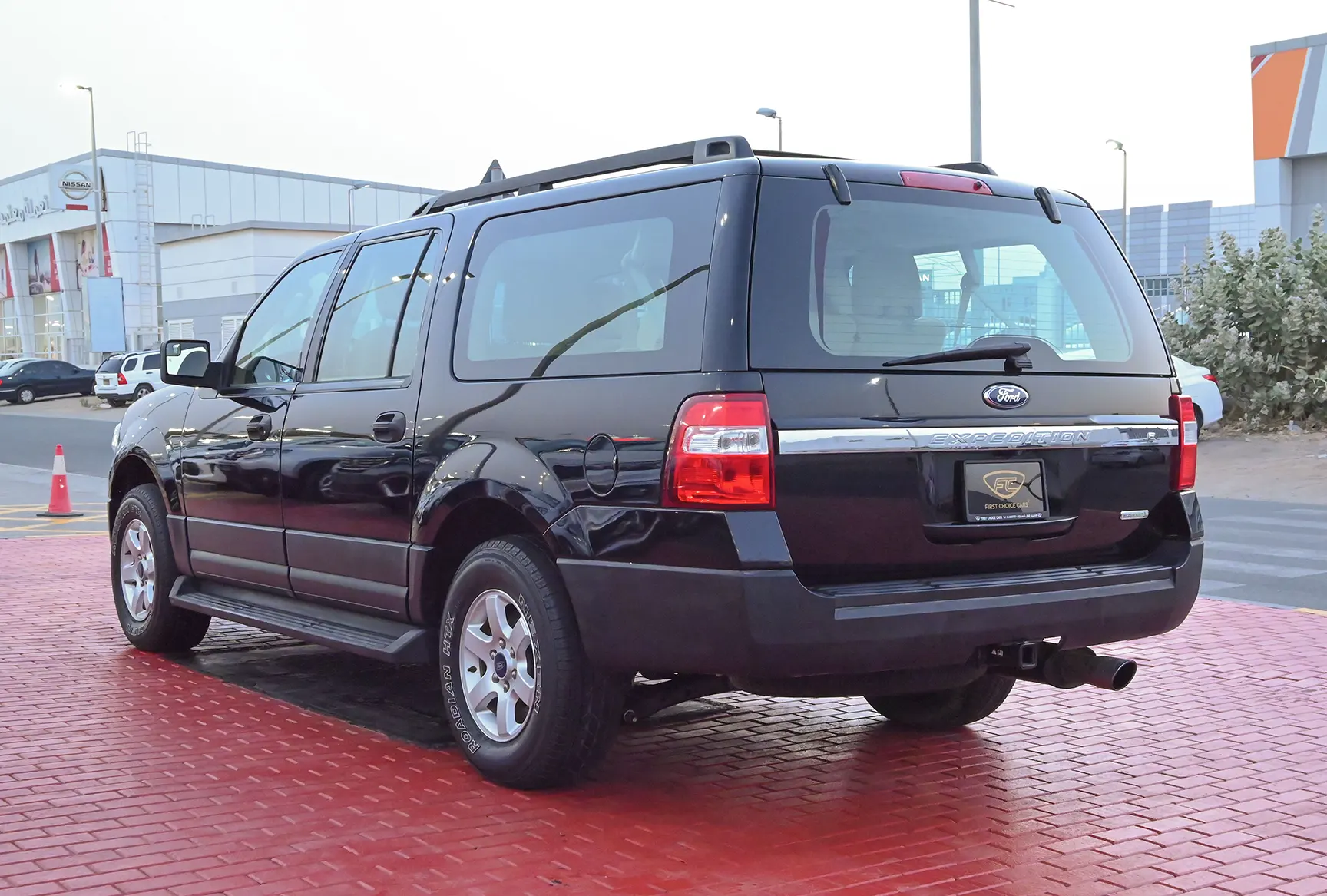 Used 2016 Ford Expedition XL Black – Left Back Diagonal (45°) View at First Choice Cars Sharjah