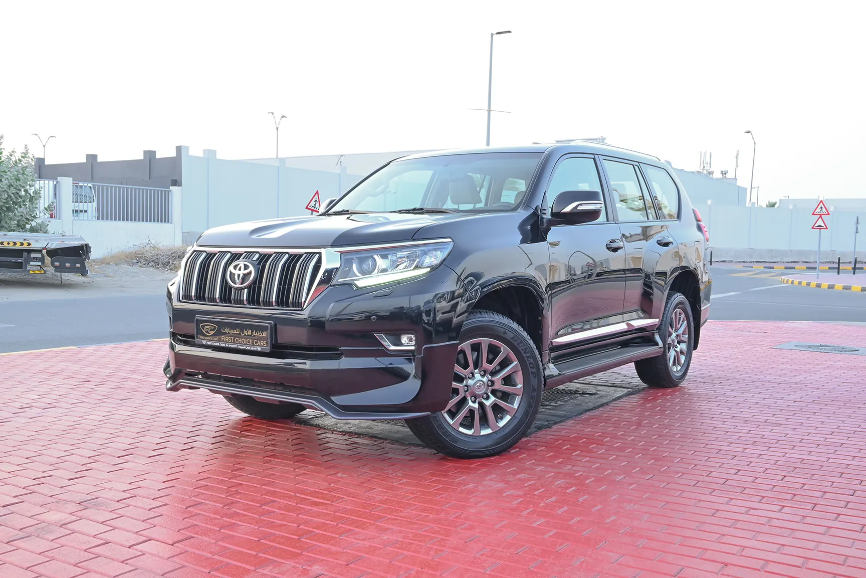 Used 2019 Toyota Prado VXR Black – Left Front Diagonal (45°) View at First Choice Cars Sharjah