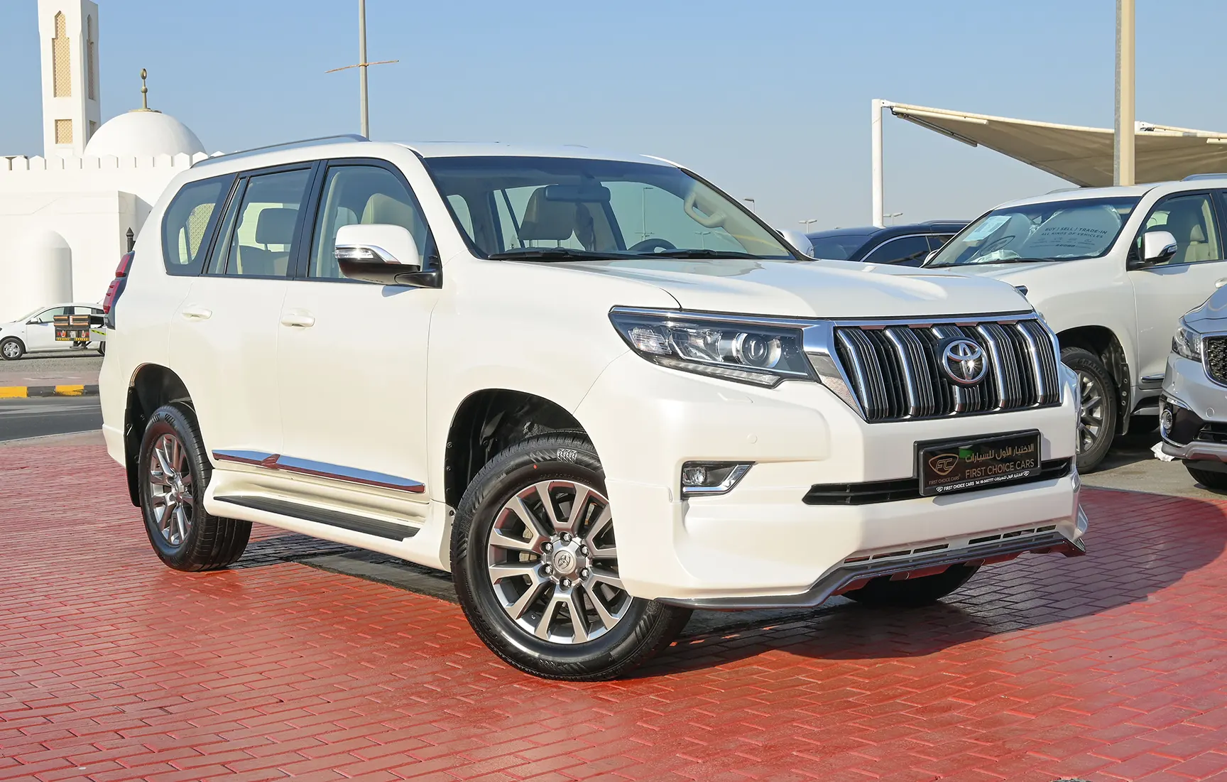 Used 2019 Toyota Prado VXR White – Right Front Diagonal (45°) View at First Choice Cars Sharjah