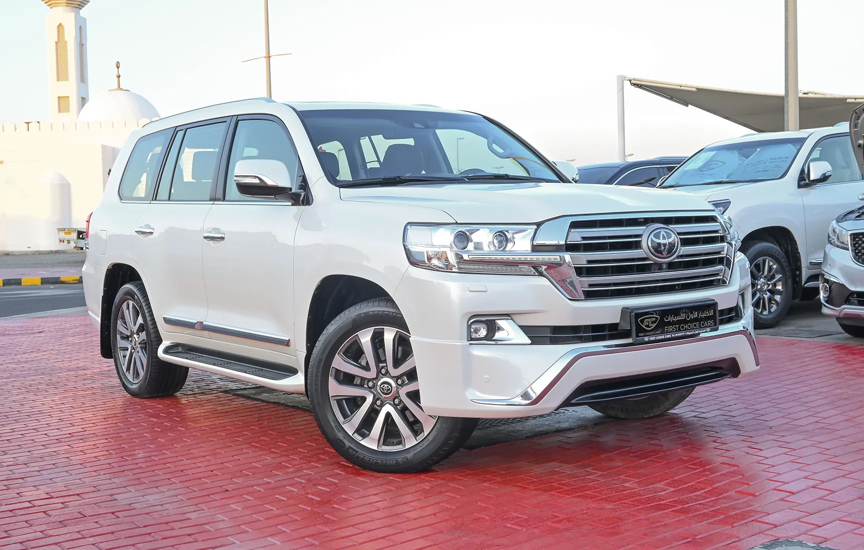 Used 2017 Toyota Land Cruiser VXR White – Right Front Diagonal (45°) View at First Choice Cars Sharjah