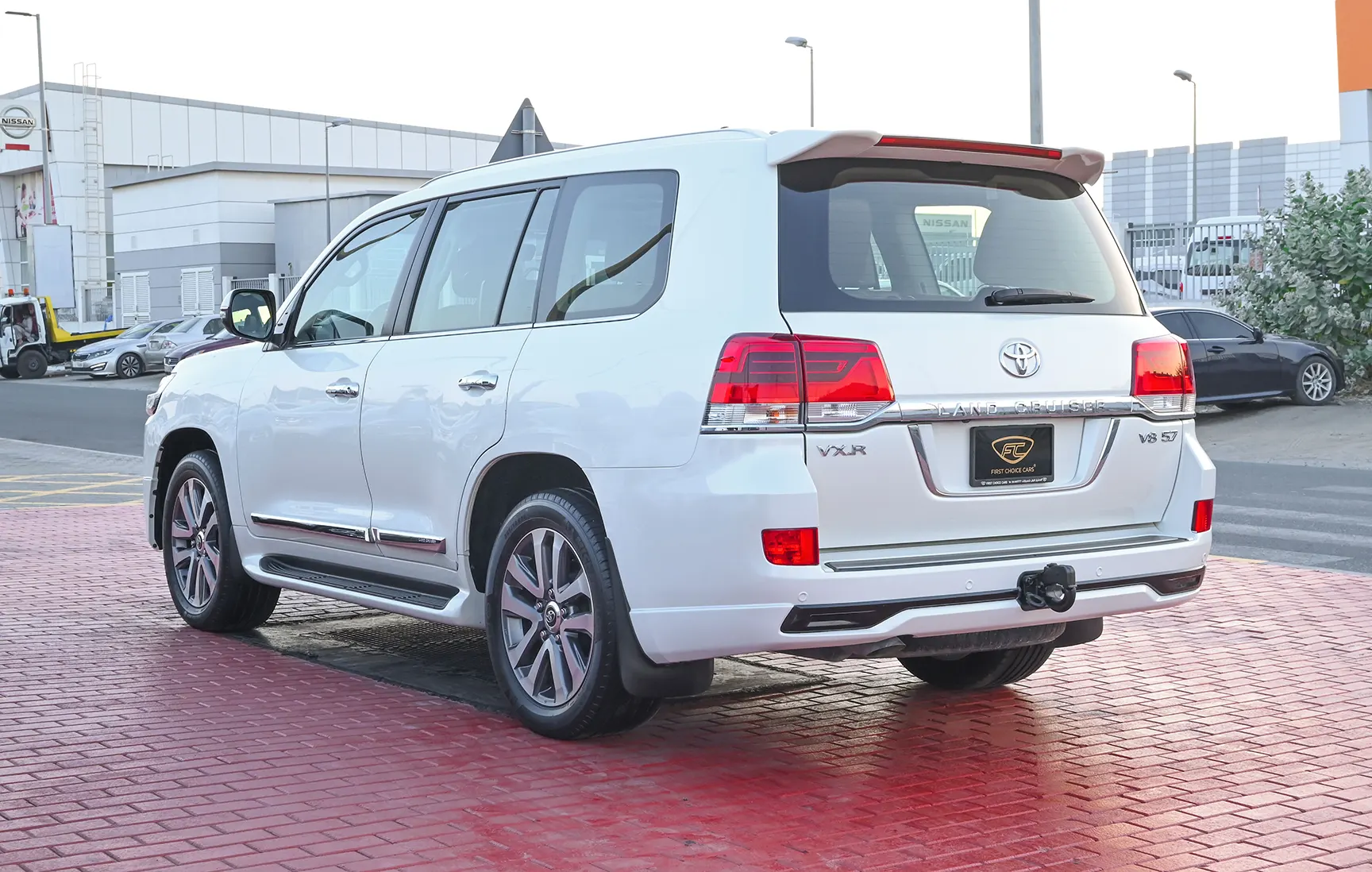 Used 2017 Toyota Land Cruiser VXR White – Left Back Diagonal (45°) View at First Choice Cars Sharjah