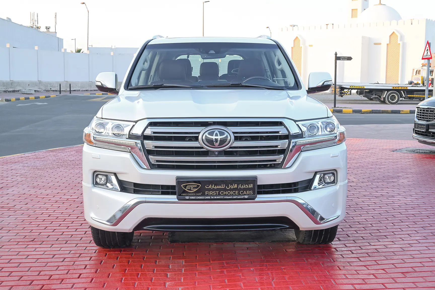 Used 2017 Toyota Land Cruiser VXR White – Front View at First Choice Cars Sharjah