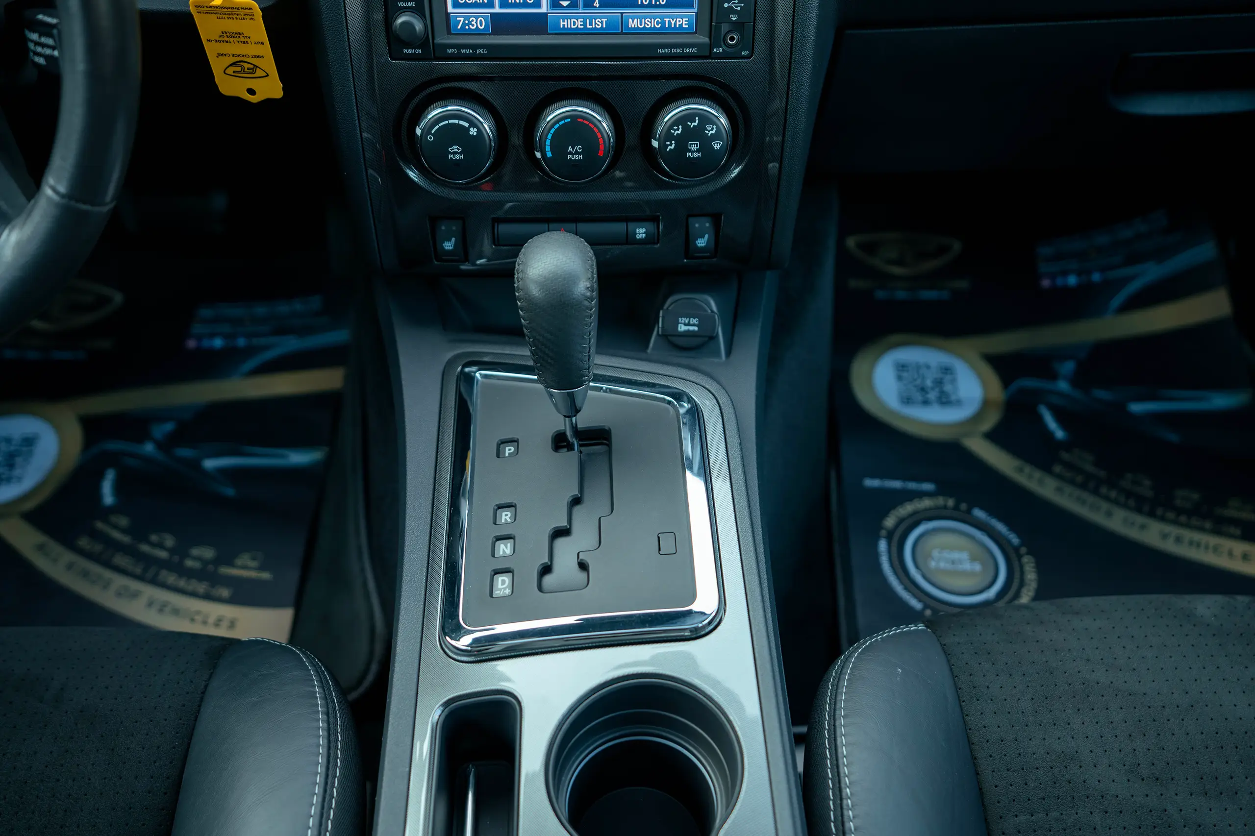 Used 2010 Dodge Challenger SRT8 in Purple – Center Console & Gear Shifter for Sale at First Choice Cars Dubai Sharjah