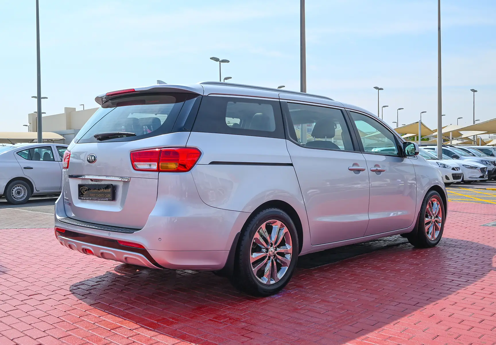 Used 2017 KIA Carnival Grand Carnival Silver – Right Back Diagonal (45°) View at First Choice Cars Sharjah