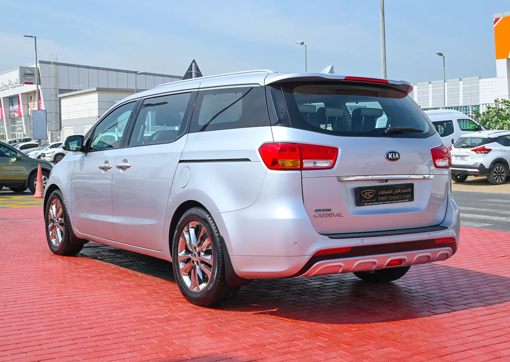 Used 2017 KIA Carnival Grand Carnival Silver – Left Back Diagonal (45°) View at First Choice Cars Sharjah