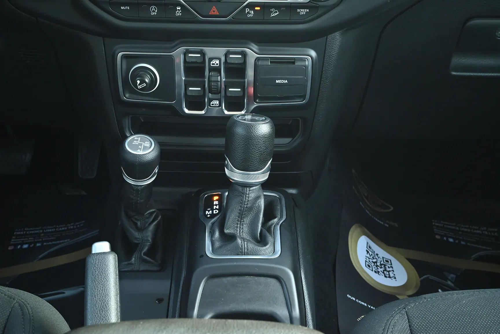 Used 2019 Jeep Wrangler Unlimited Sport White – Center Console & Gear Shifter at First Choice Cars Sharjah