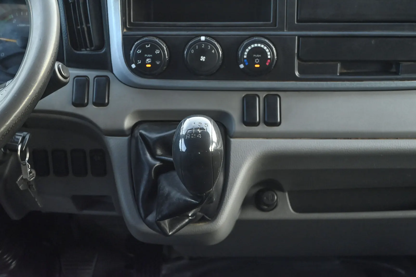 Used 2020 Mitsubishi Canter Double Cabin Cargo Body White – Center Console & Gear Shifter at First Choice Cars Sharjah