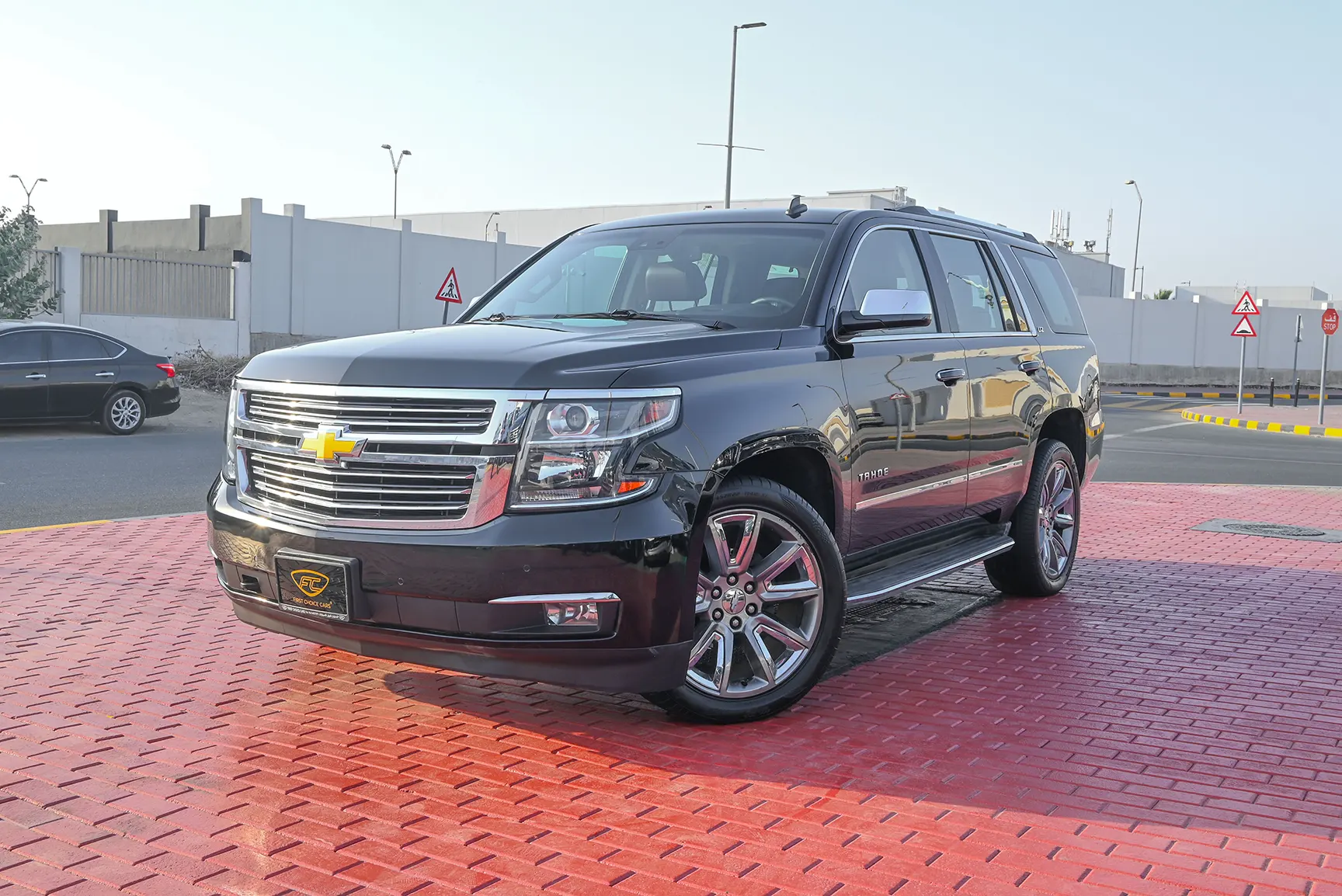 Used 2015 Chevrolet Tahoe LTZ Grey – Right Front Diagonal (45°) View at First Choice Cars Sharjah