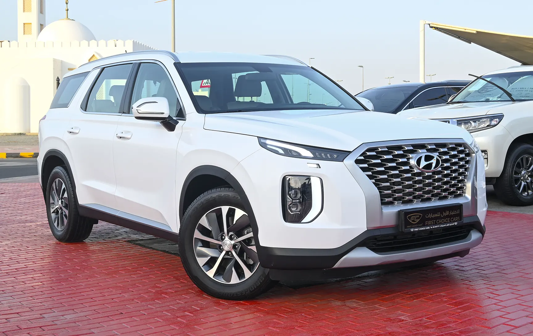 Used 2022 Hyundai Palisade Smart White – Right Front Diagonal (45°) View at First Choice Cars Sharjah